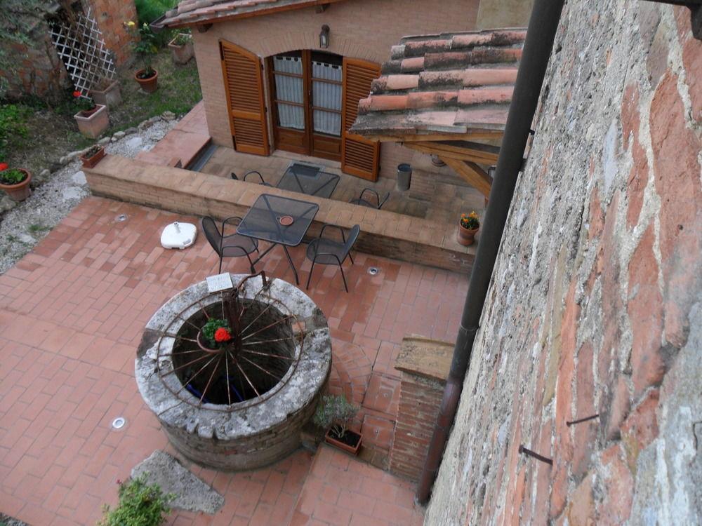 Fullino Nero Rta - Residenza Turistico Alberghiera Siena Exteriör bild