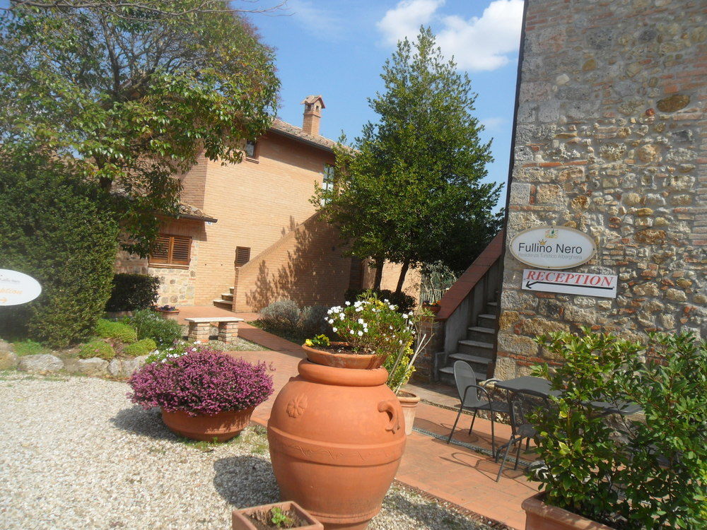 Fullino Nero Rta - Residenza Turistico Alberghiera Siena Exteriör bild