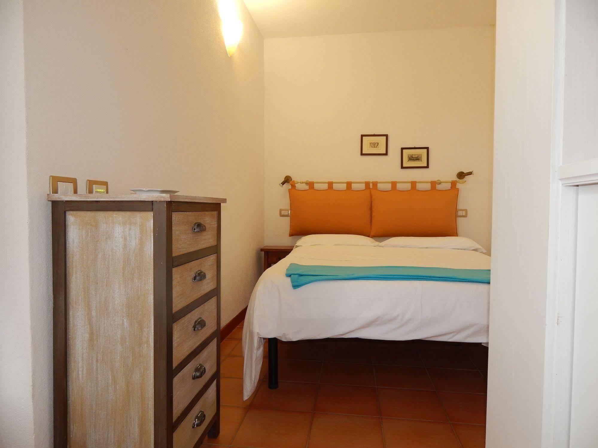Fullino Nero Rta - Residenza Turistico Alberghiera Siena Exteriör bild