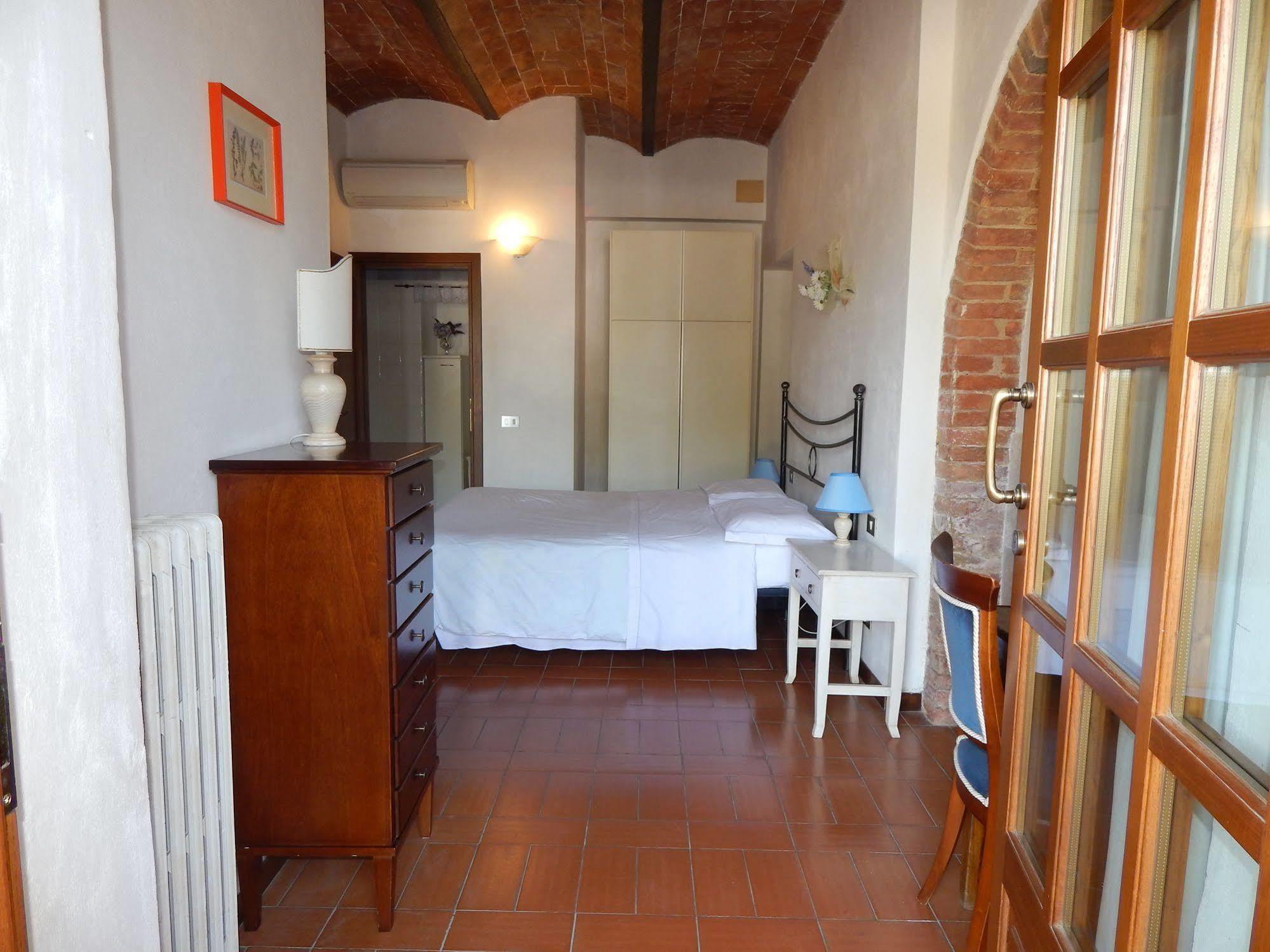 Fullino Nero Rta - Residenza Turistico Alberghiera Siena Exteriör bild